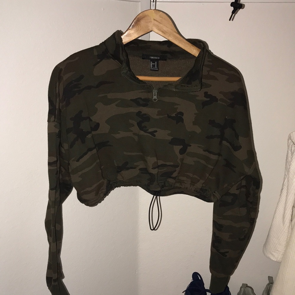 Camo cropped pull over
